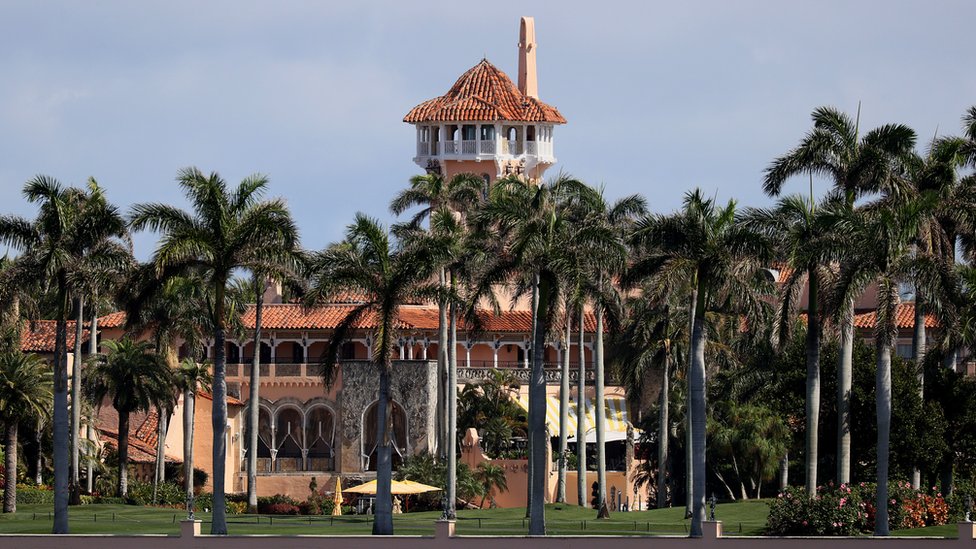 Трамп заявил, что его резиденцию во Флориде обыскали сотрудники ФБР