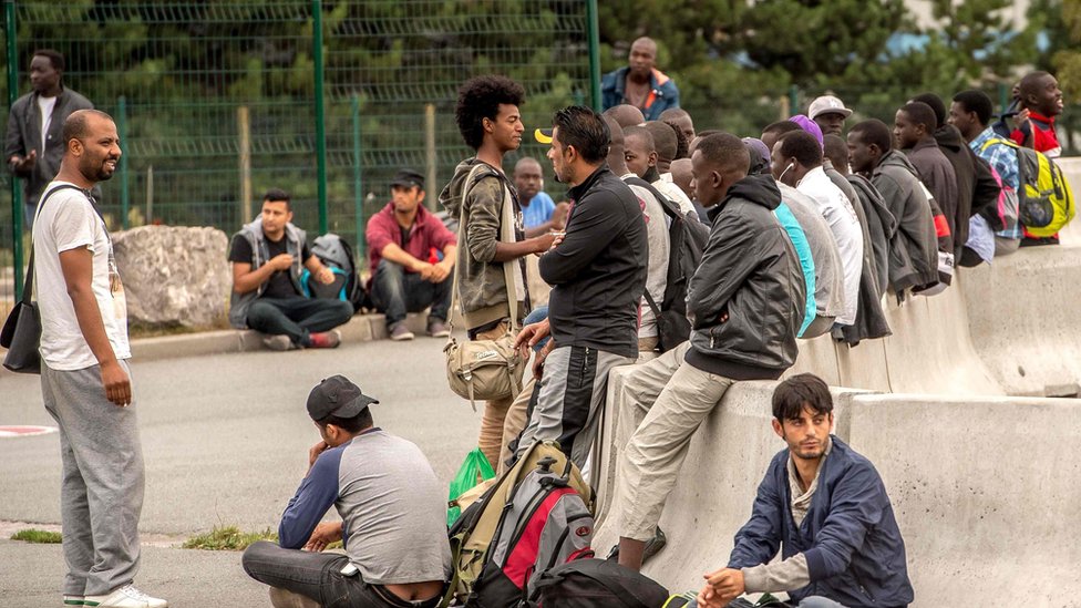 Мигранты в джунглях в Кале