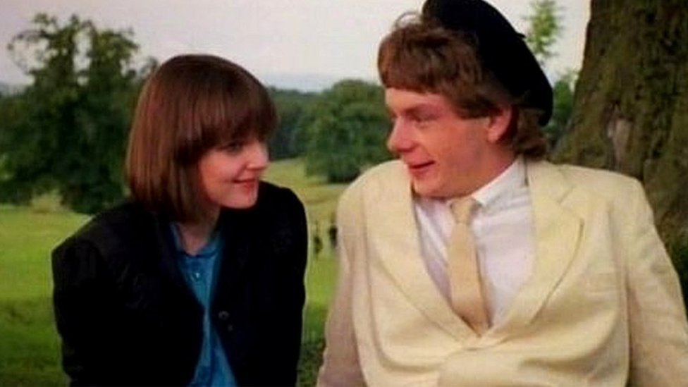 Гроган и Синклер имели огромный успех в фильме 1981 года «Девушка Грегори»