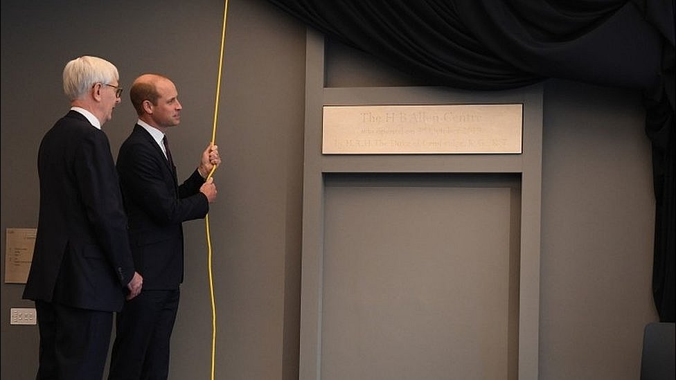 Герцог Кембриджский открывает мемориальные доски на официальном открытии нового здания для выпускников Кебл-Колледжа в Оксфорде
