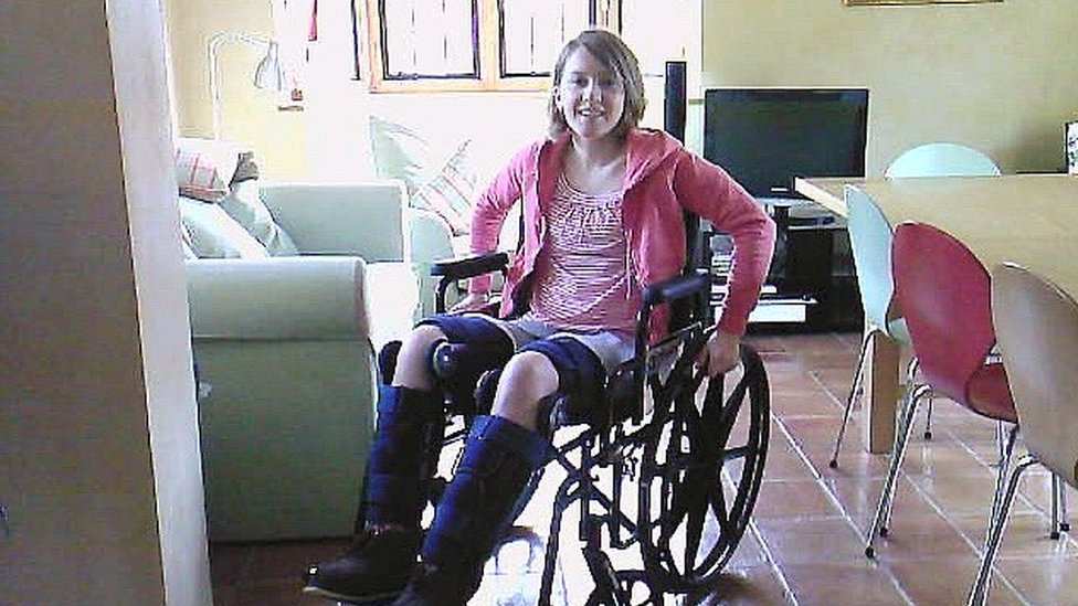 Автор Эмили Кох в инвалидной коляске после аварии