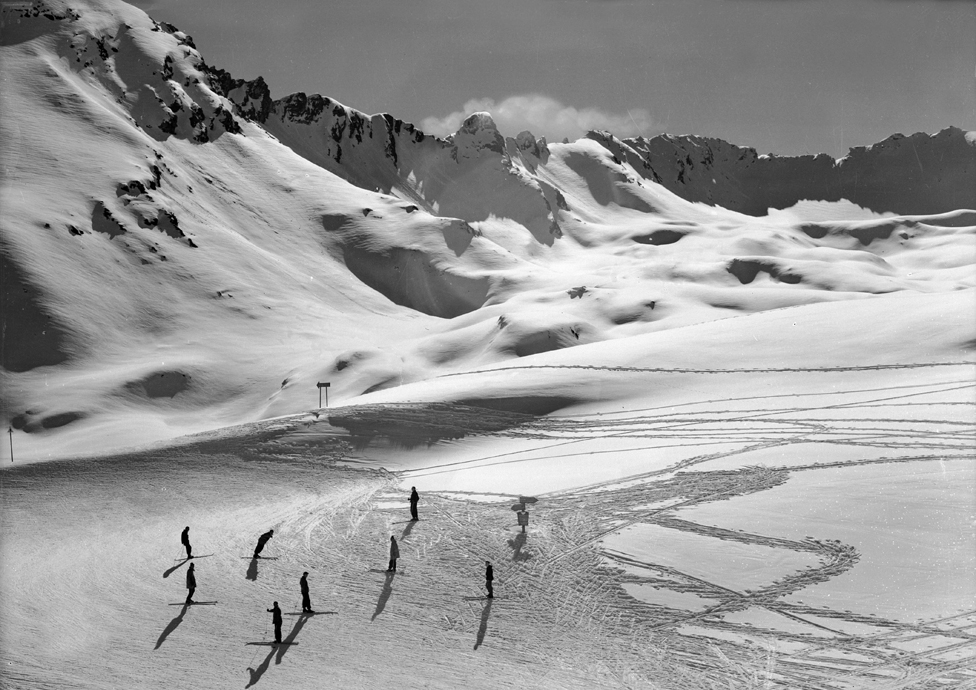 Skiers at a mountain pass, after the war (1952)