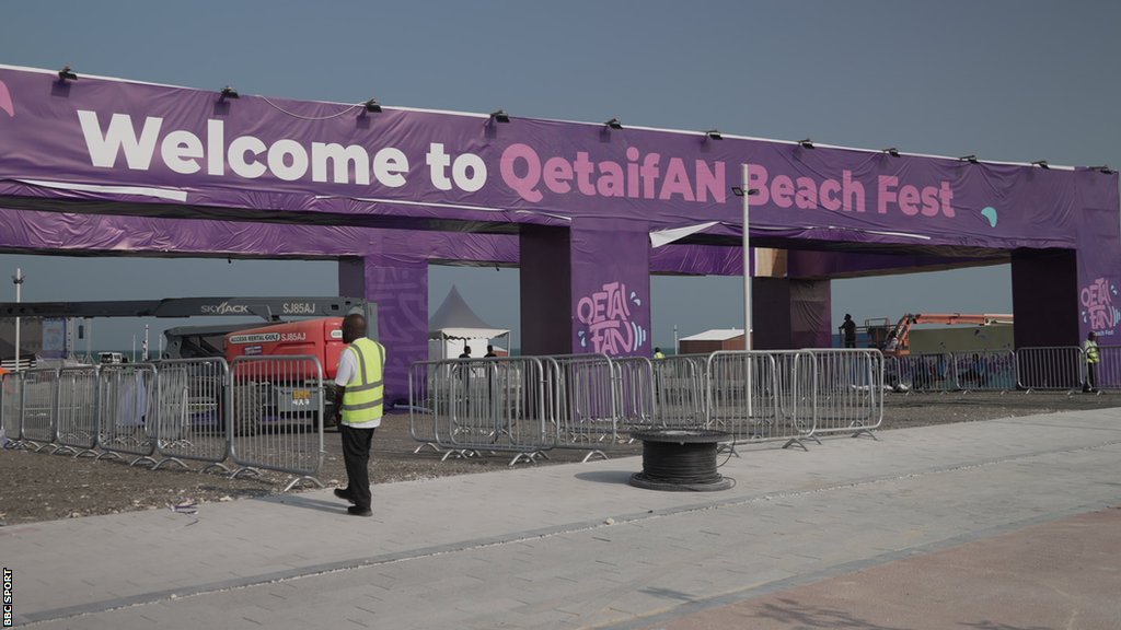 La entrada a la villa de fans de la isla de Qetaifan.