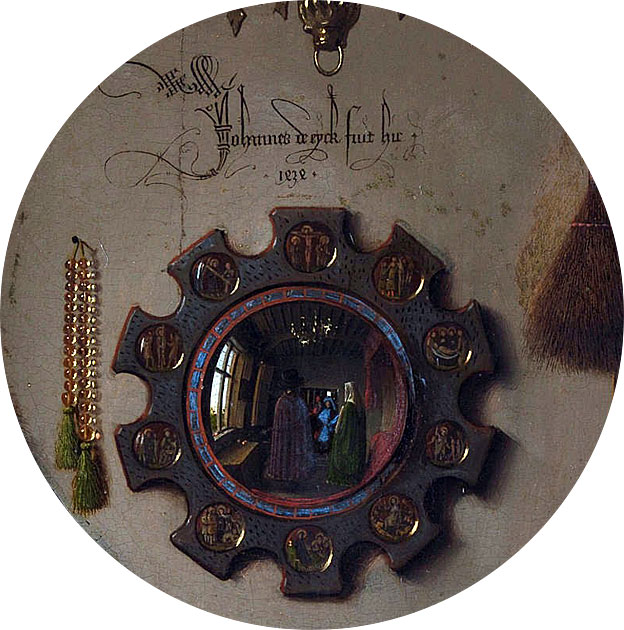 Detalle del Retrato de Arnolfini: el espejo, colgado en la pared de atrás, con un grafiti arriba. Detalle del Retrato de Arnolfini: el espejo, colgado en la pared de atrás, con un grafiti arriba.