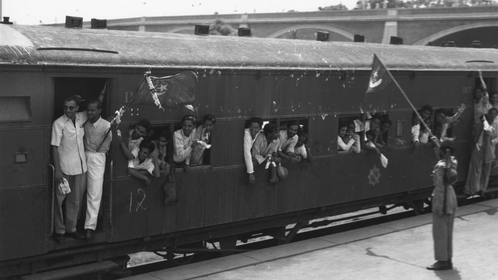 Musulmanes de Delhi se mudan a Pakistán en 1947. Tren dejando Delhi en 1947