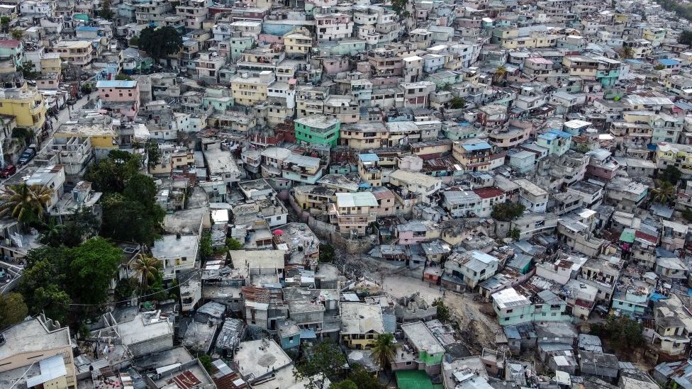 Vista aérea de un barrio en Puerto Príncipe, Haití.