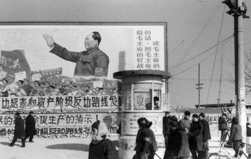 在毛澤東時代，資產階級被認為是廣大無產階級的敵人，因此需要通過階級鬥爭批鬥甚至處決。