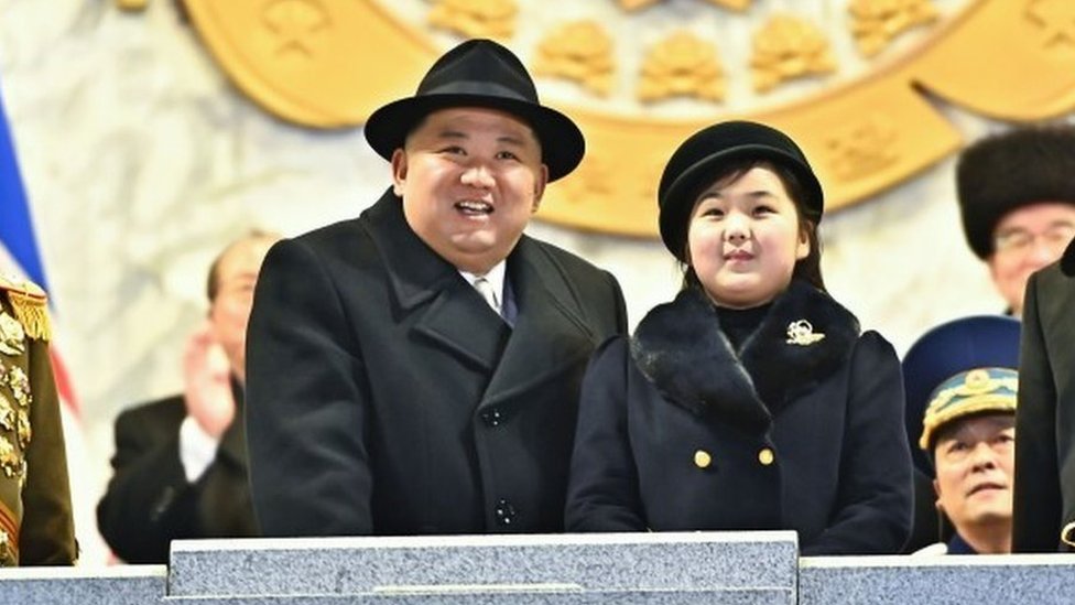 Kim Jong-un junto a su hija Kim Ju-ae.