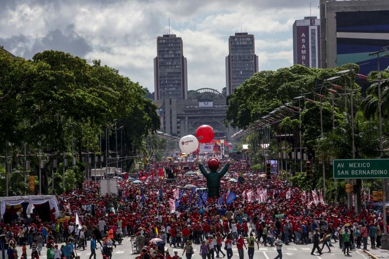 Las marchas en Venezuela también son para apoyar al gobierno de Maduro. Manifestación a favor del gobierno en Venezuela.