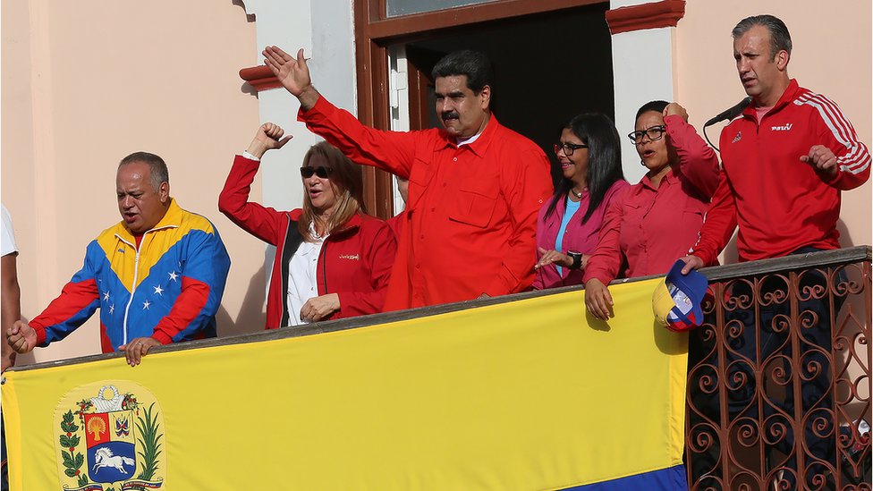 Maduro balkon konuşmasında ABD'nin muhalefete desteğini eleştirdi.