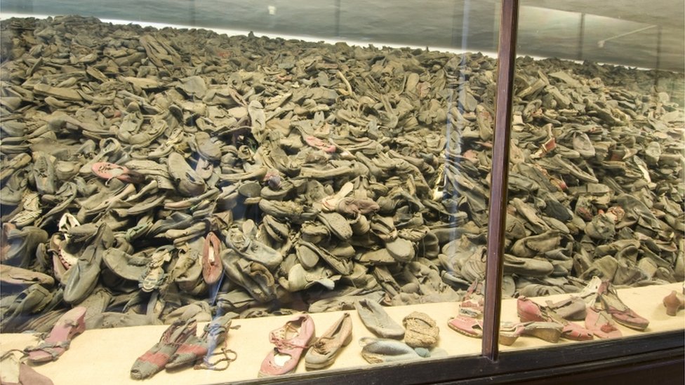 Exhibición de pertenencias en el campo de concentración Auschwitz.