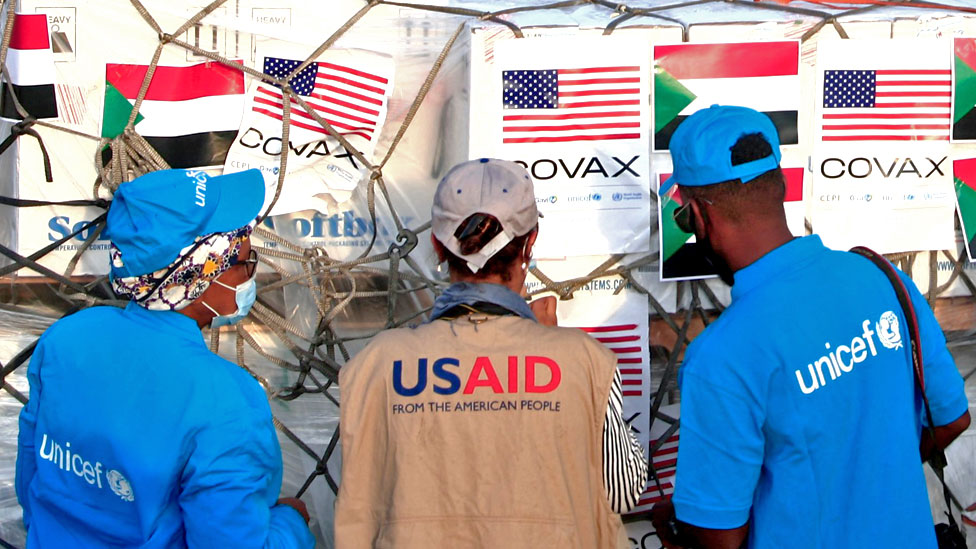 Vacinas sendo entregues ao Sudão via Covax
