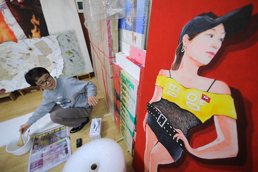 Song Byeok hacía obra de propaganda para el gobierno de Corea del Norte. Song Byeok en su estudio el 24 de enero de 2011.