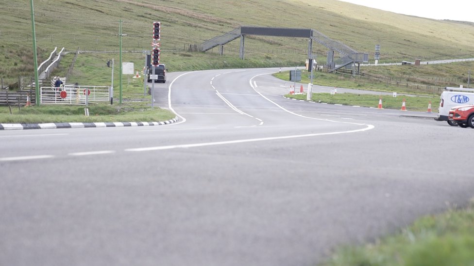 Mountain Road closed to remove Manx Grand Prix course equipment