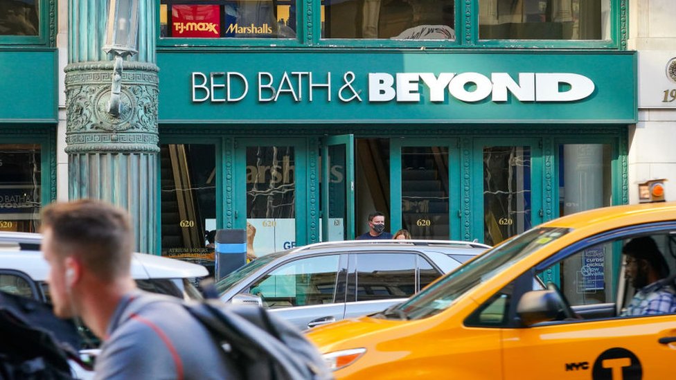 Bed Bath & Beyond finance chief falls to his death in NY