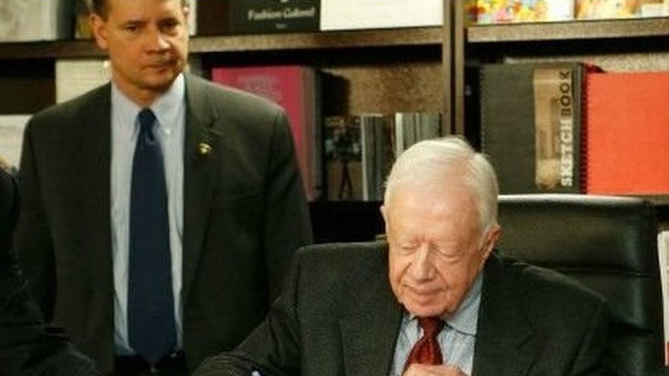 الرئيس الأمريكي السابق جيمي كارتر أصبح مادة للتندر بعد تلك الزيارة إلى بولندا