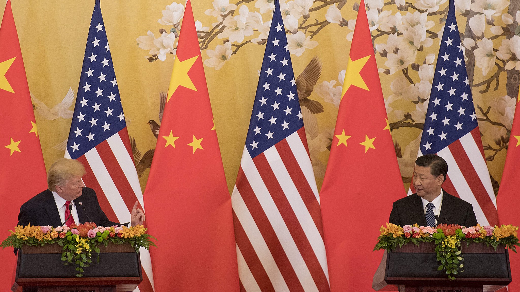 Президент США Дональд Трамп и президент Китая Си Цзиньпин выступают во время совместного заявления в Пекине 9 ноября 2017 г.