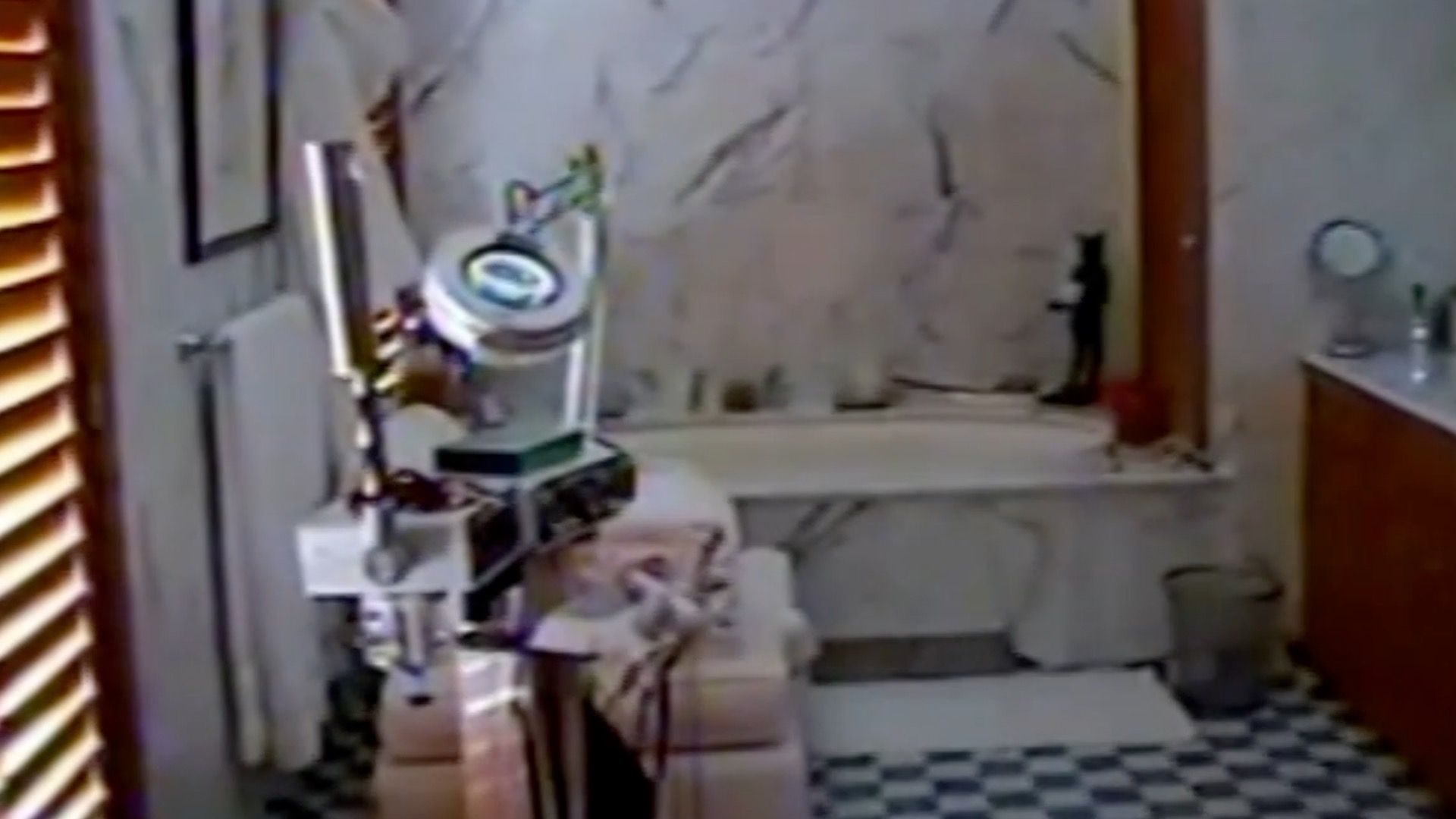 DOJ re-releases 2005 video showing Epstein's Florida home