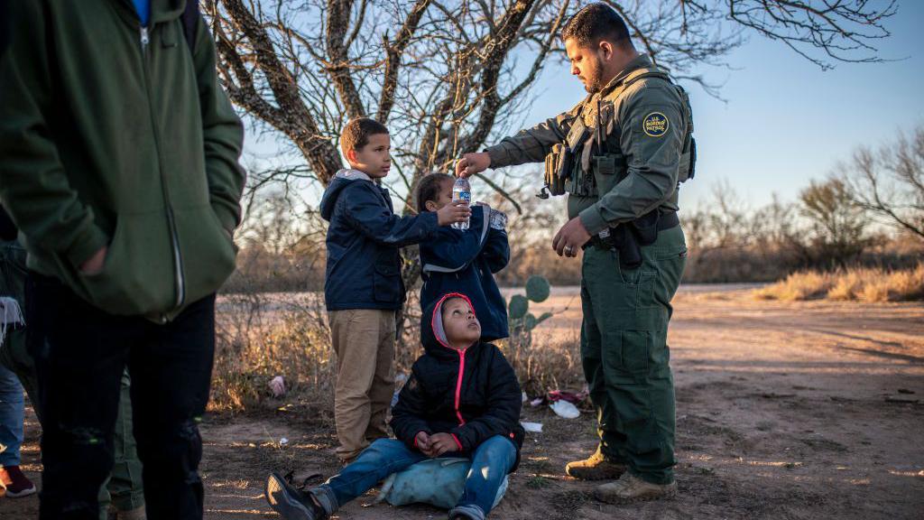 Are 300,000 undocumented immigrant children missing in the US?