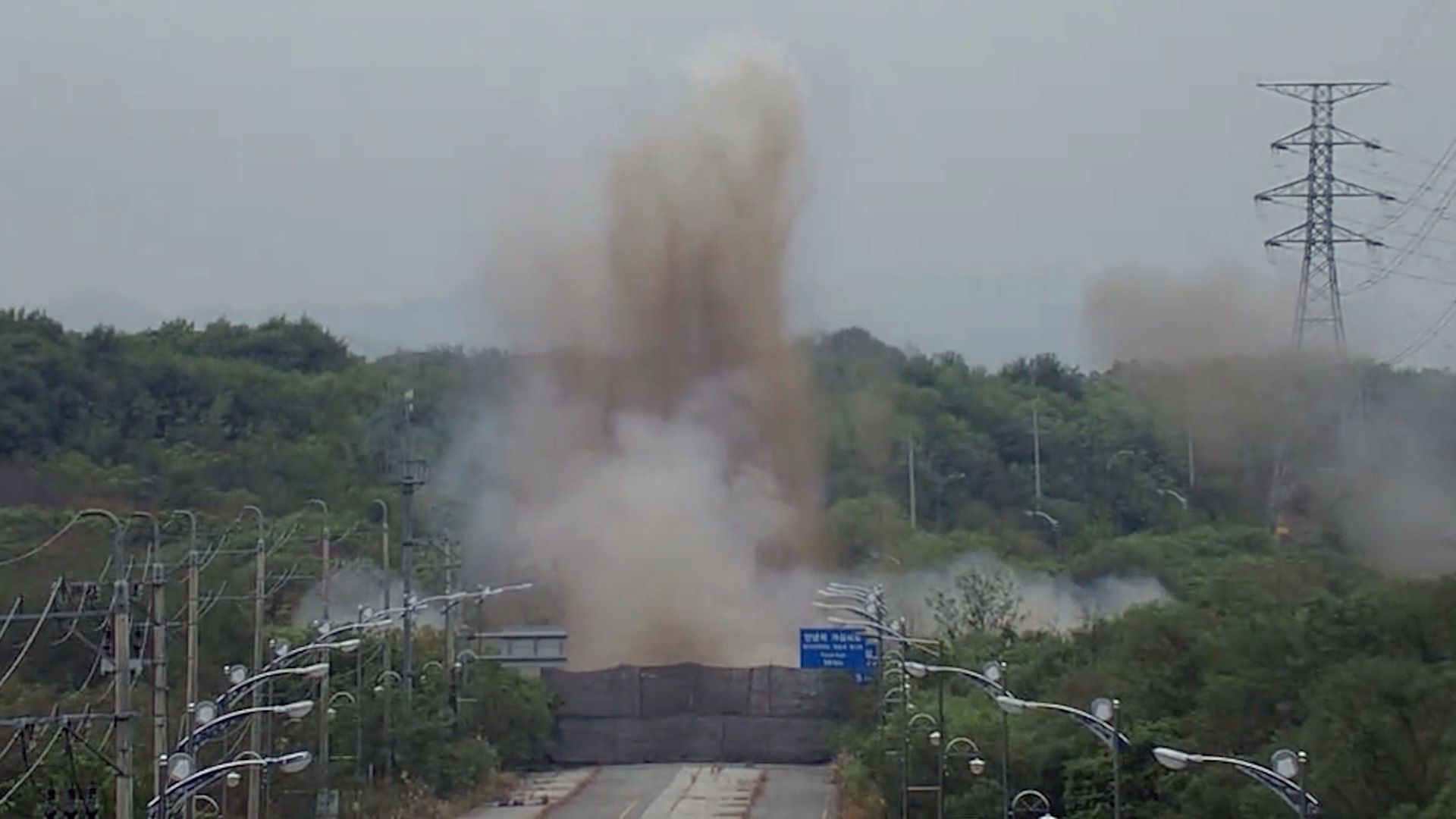 📺 Watch the moment North Korea blows up roads connecting to South Korea (bbc.com)