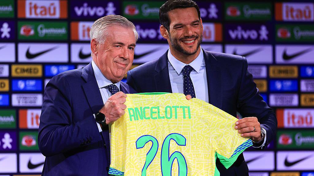 أنشيلوتي يعد هوغو سوز لأول مرة في مرمى المنتخب البرازيلي ضد اليابان أنشيلوتي يعد هوغو سوز لأول مرة في مرمى المنتخب البرازيلي ضد اليابان