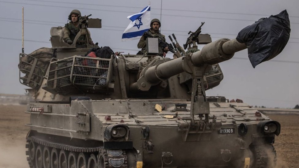 Izraelski vojnici na tenku u blizini Pojasa Gaze