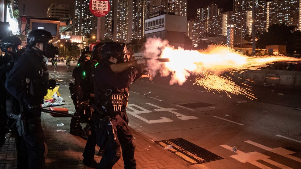 下午至晚上，示威者與警方陸續在金鐘、黃大仙、大埔、天水圍等多個地點發生衝突