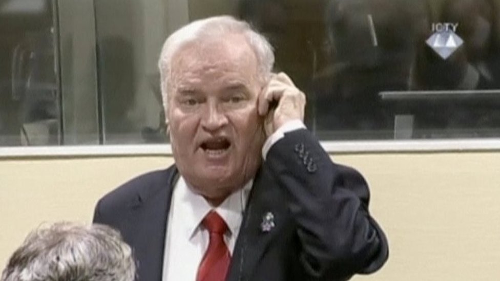 Ратко Младич реагирует в зале суда в Гааге. Фото: 22 ноября 2017 г.