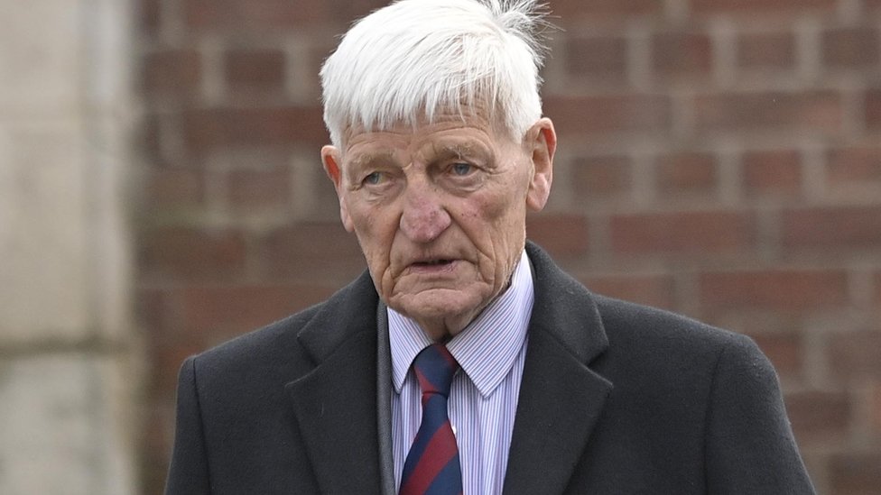 Dennis Hutchings: Ex-soldier on trial over Troubles shooting dies