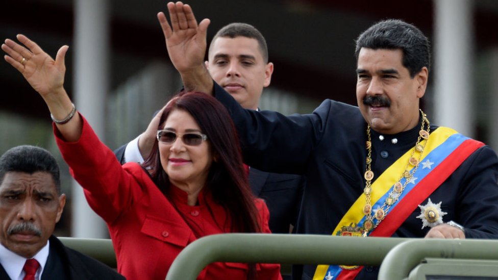 Pese a su rol actual como primera dama, Cilia Flores tiene una carrera política propia e independiente de la de Maduro. Cilia Flores y Nicolás Maduro.