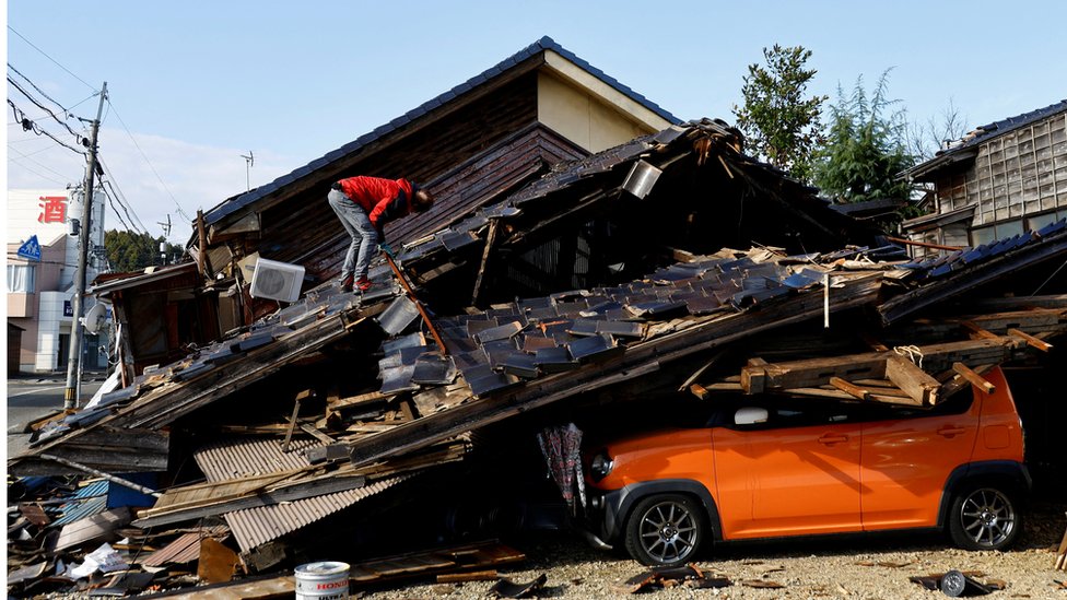 Japan: Najmanje 92 poginulih, 250 ljudi se vodi kao nestalo, žena od 80 godina izvučena živa posle tri dana pod ruševinama