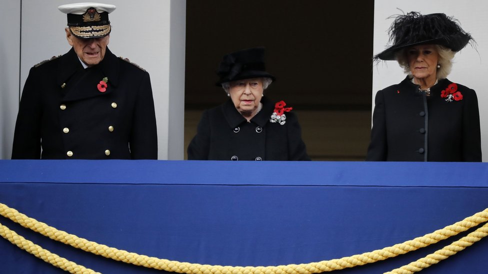 Королева, принц Филипп и герцогиня Корнуоллская в Воскресенье памяти