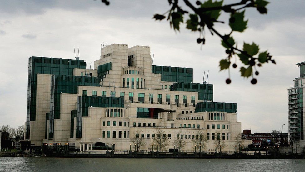 Thames Nehri kıyısındaki MI6 merkezi
