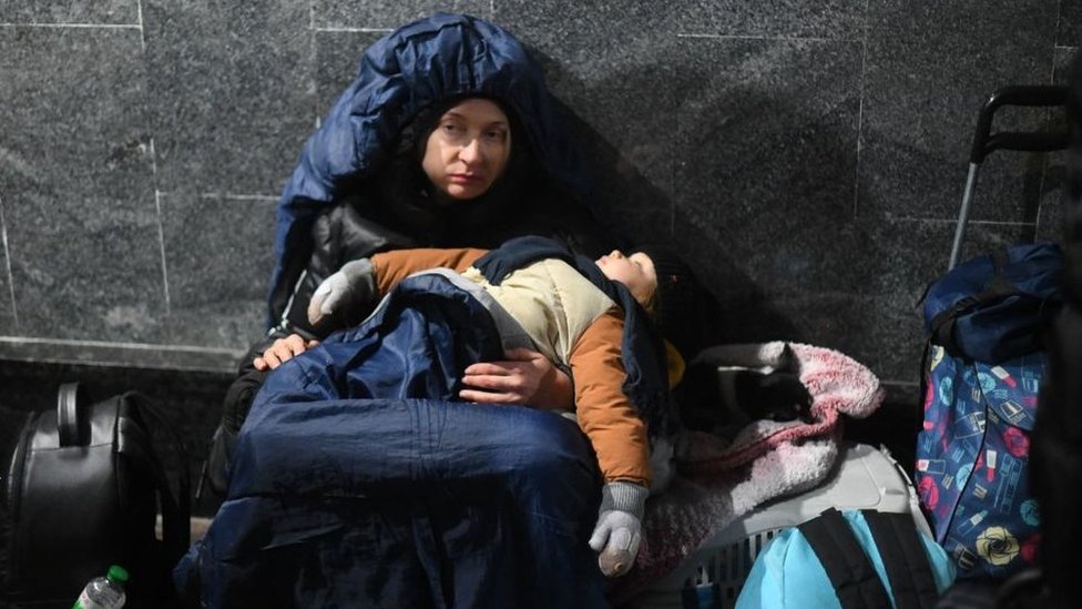 Mujer en un refugio