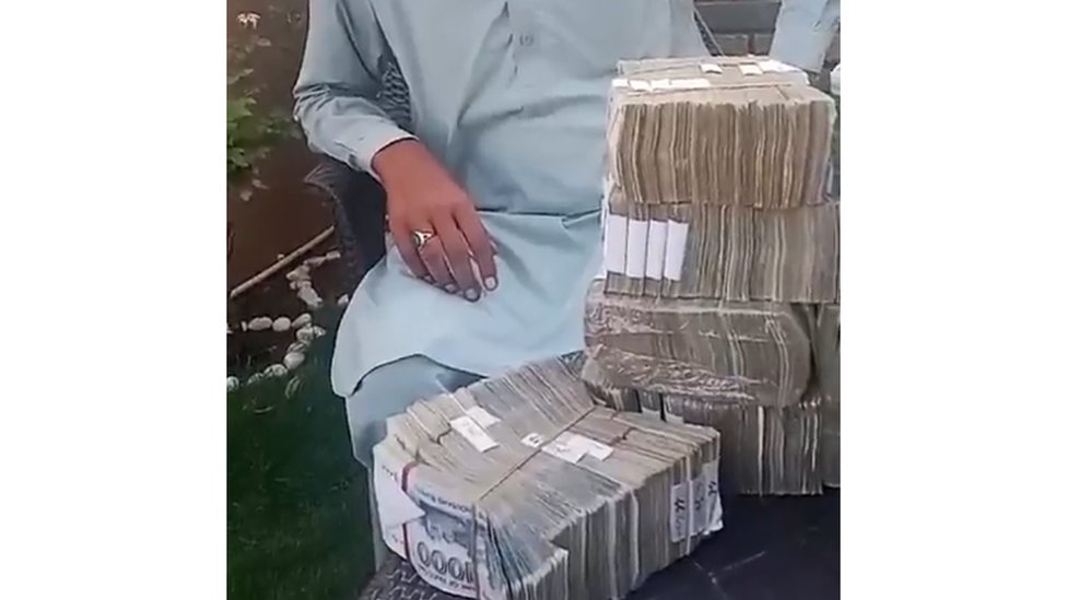 Mr Raza sent this image to Monty, displaying money he promised to send over