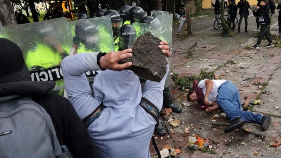 Demonstrators clash with the police during a protest organized in reaction to the death of lawyer Javier Ordonez, in Bogota, Colombia, 09 September 2020.