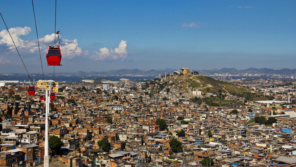 Teleférico em favela