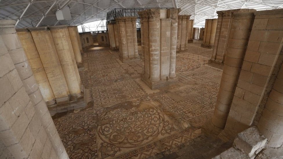 بالصور: عرض لوحة فسيفساء أرضية عملاقة عمرها أكثر من ألف عام في الضفة الغربية 1 قصر هشام في أريحا