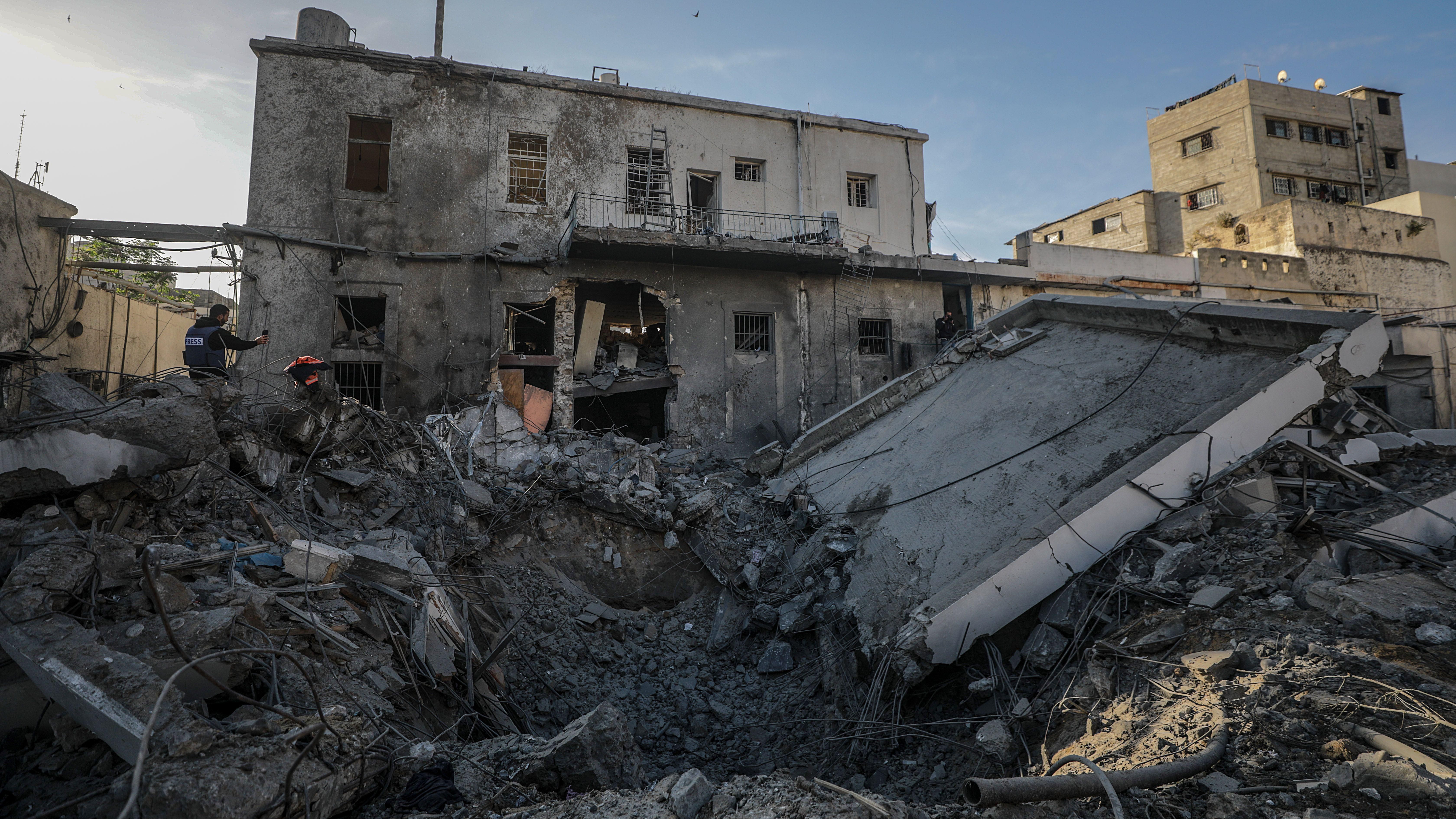 Conditions at Gaza hospitals 'beyond description