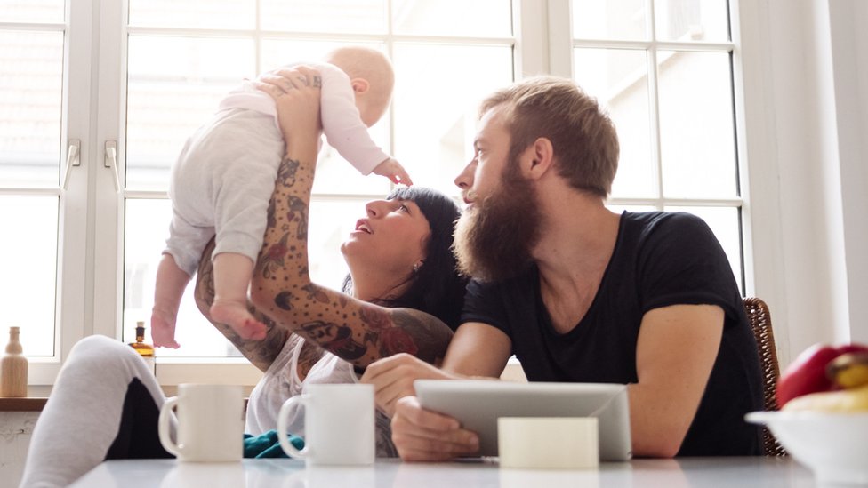 En Suecia es mucho más probable que las mujeres trabajen a tiempo parcial. Padres