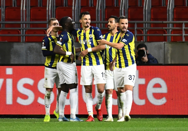 Fenerbahçe'nin deplasmanda oynadığı UEFA Avrupa Ligi D Grubu karşılaşmasında, Royal Antwerp takımını 3-0 yenmesi, Belçika medyasında geniş yer buldu. Belçika basınına göre, 