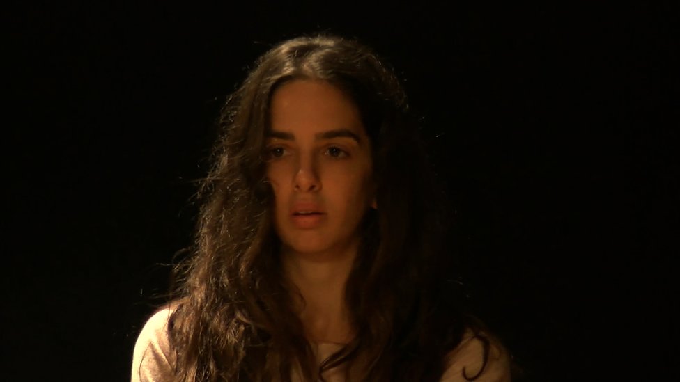 ممثلة