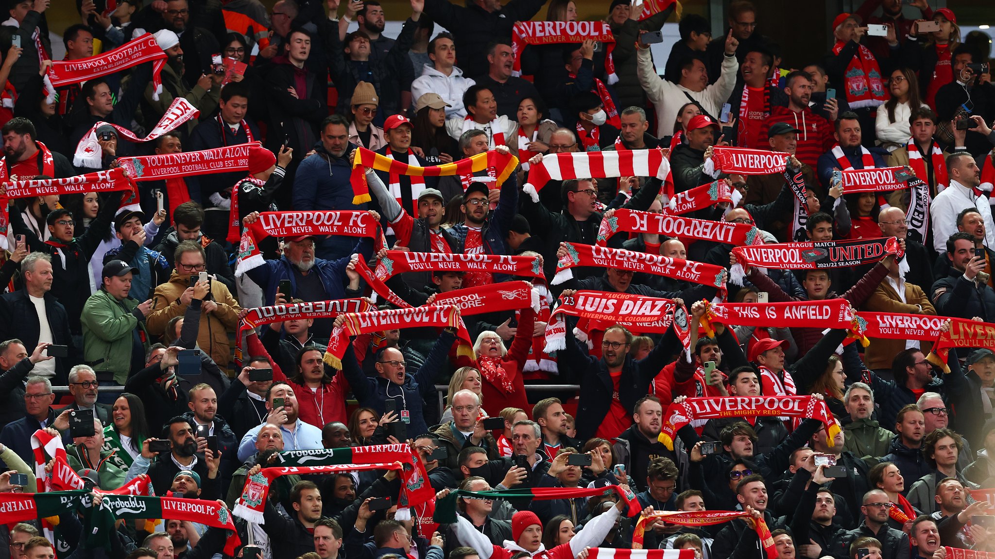 Cristiano Ronaldo: Liverpool and Man Utd fans unite for fan-led minute of applause at Anfield