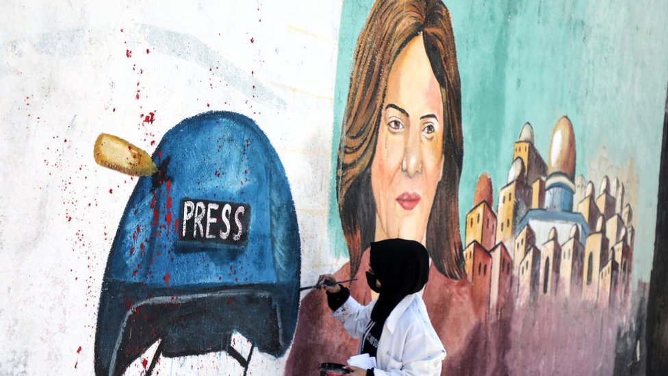 جدارية تكريما لصحفية الجزيرة شيرين أبو عاقلة في مدينة غزة في 12 مايو/أيار 2022