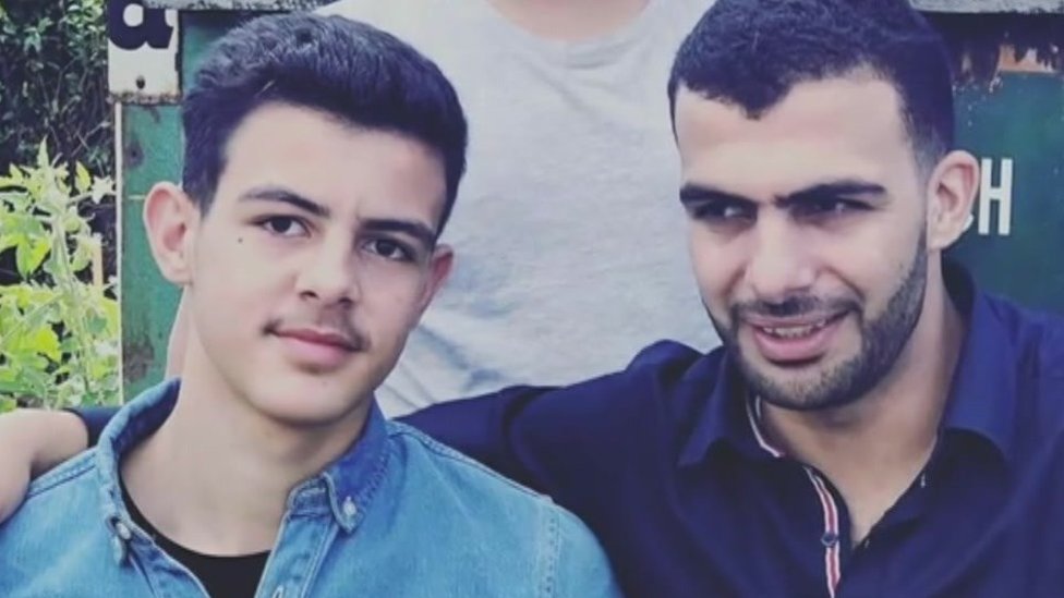Анас Эль-Рафаи (слева) и старший брат Мохаммед