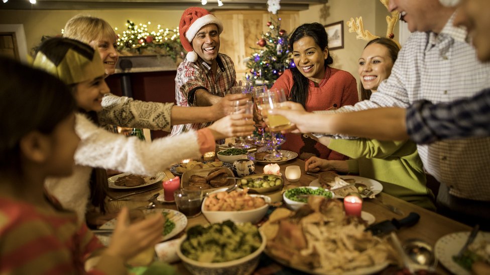 Familia en cena de Navidad.