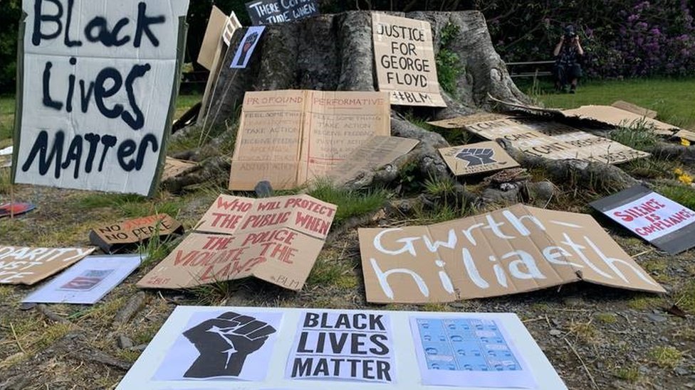 Мозаика Black Lives Matter в Machynlleth