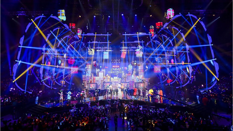 Общий вид гала-концерта Всемирного торгового фестиваля Tmall 11:11 в Шанхае
