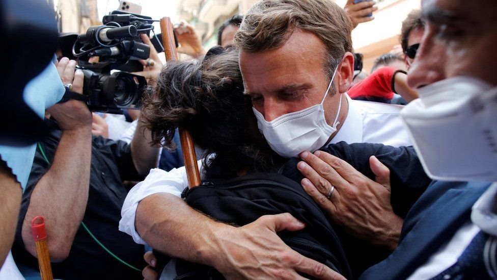 Presiden Macron disambut warga Beirut