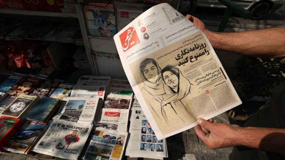صحيفة تبرز اعتقال صحافيتين في إيران